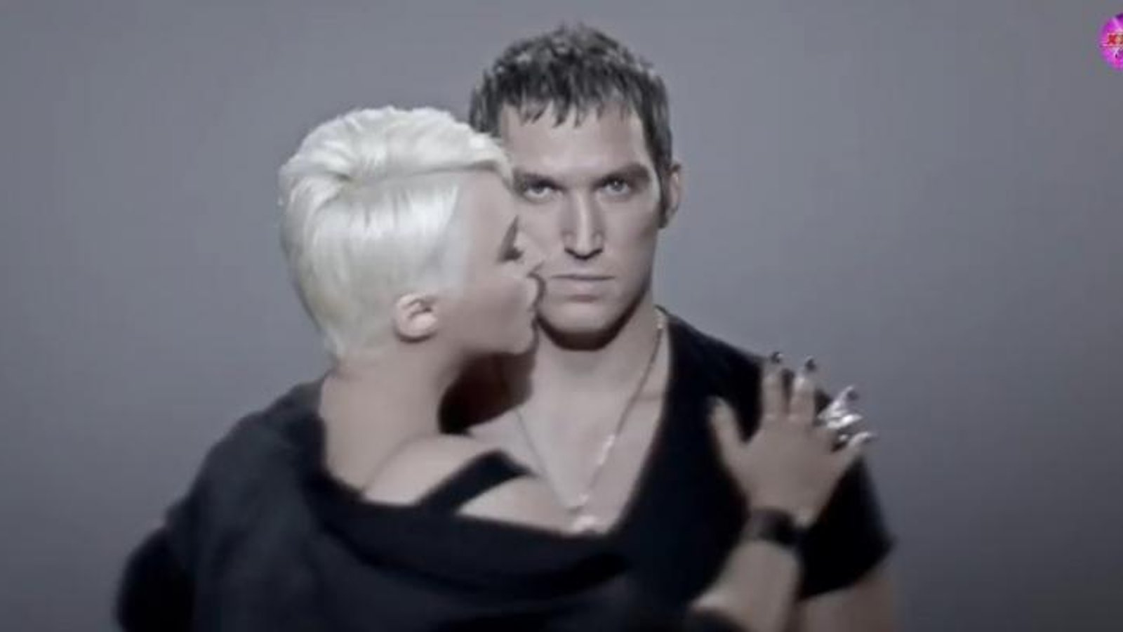 Alex Ovechkin se fait taponner dans un vidéoclip!