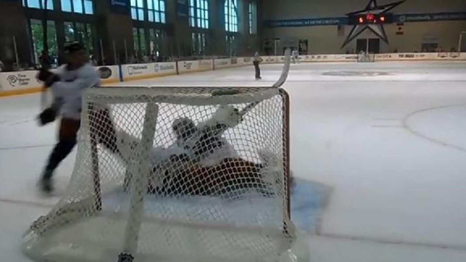 VIDÉO: Un gardien s'illustre face à Sonny Milano au camp des Blue Jackets!