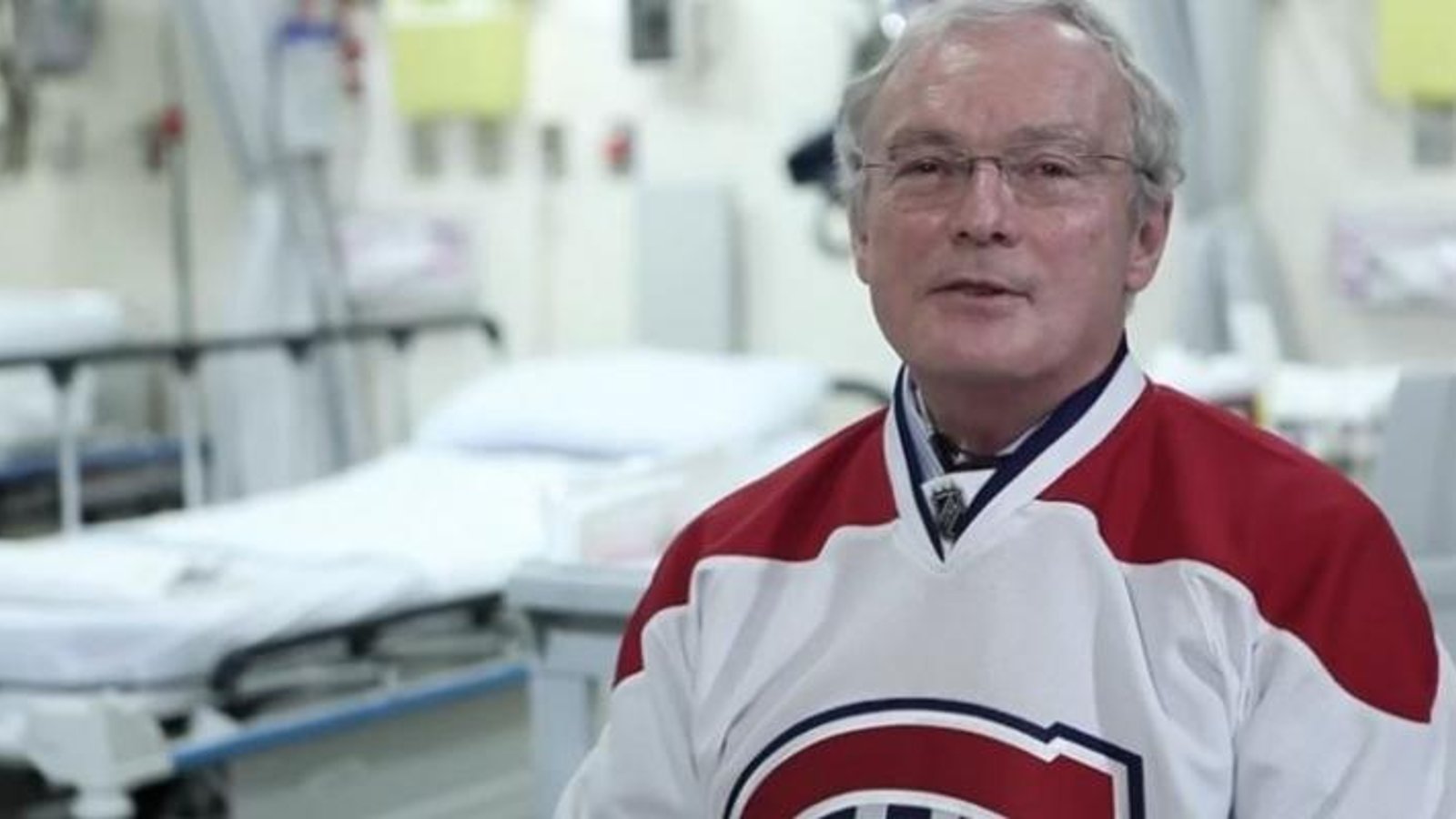 VIDÉO: Le cardiologue de Ginette Reno lui prescrit de chanter l'hymne national!