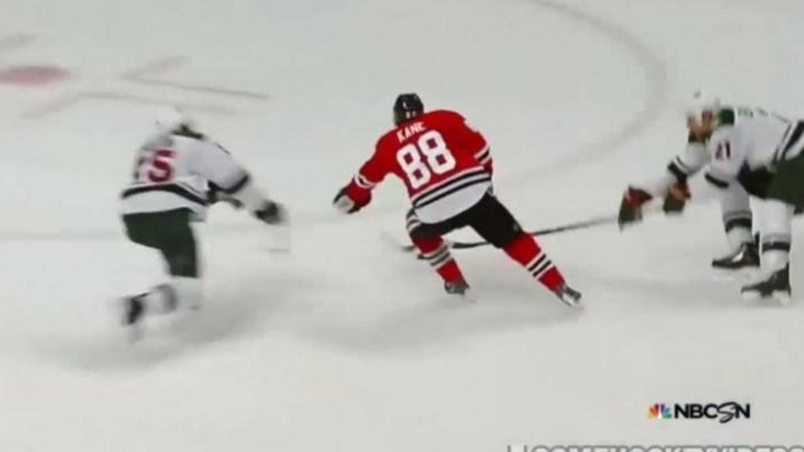 Vidéo: Un but et un nouveau surnom pour Patrick Kane!