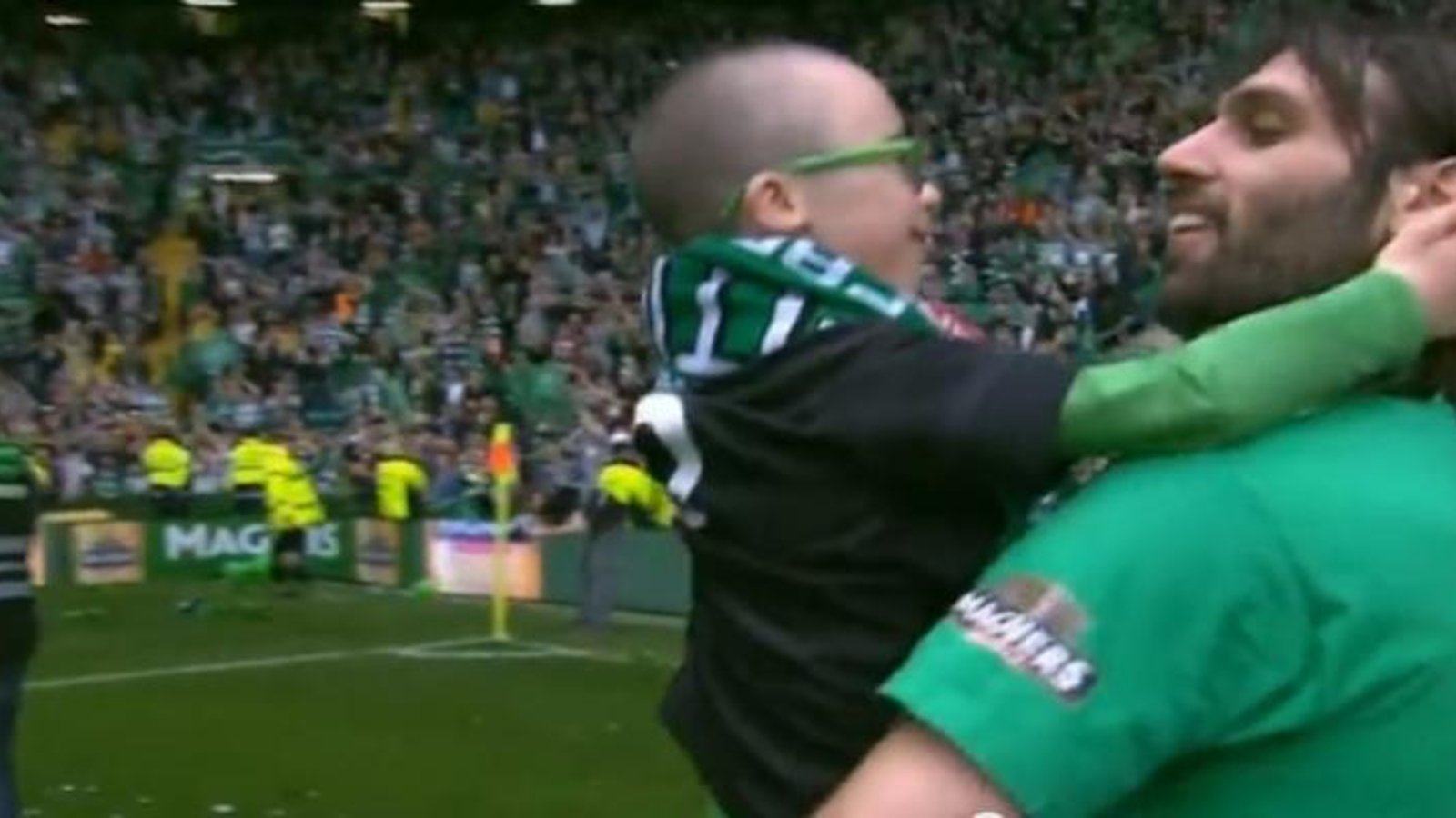 Incroyable Moment Pour Ce Jeune Partisan