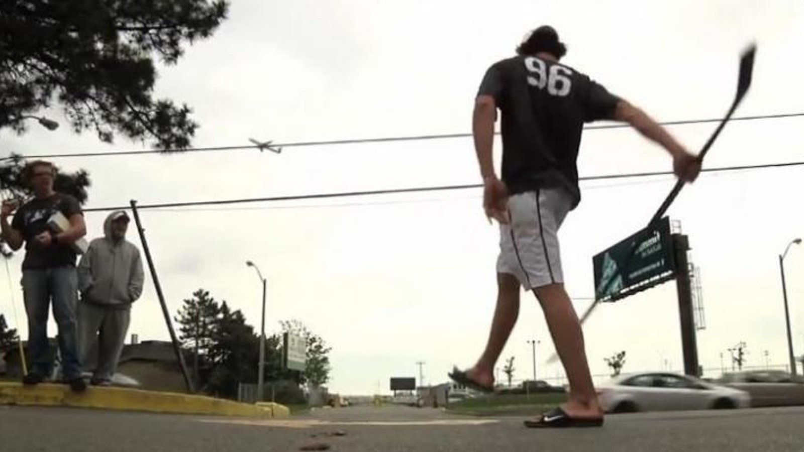 VIDÉO: Sonny Milano fait jaser au combine de la LNH 2014 avec ses trick shots!