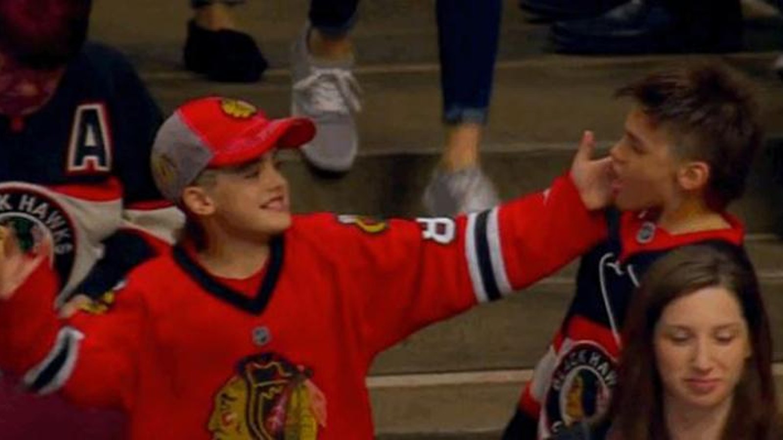 IMAGES: Une rivalité entre Jonathan Toews et Patrick Kane?