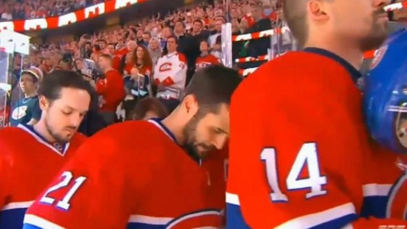 VIDÉO: Le FAIL de Brian Gionta pendant l'hymne national