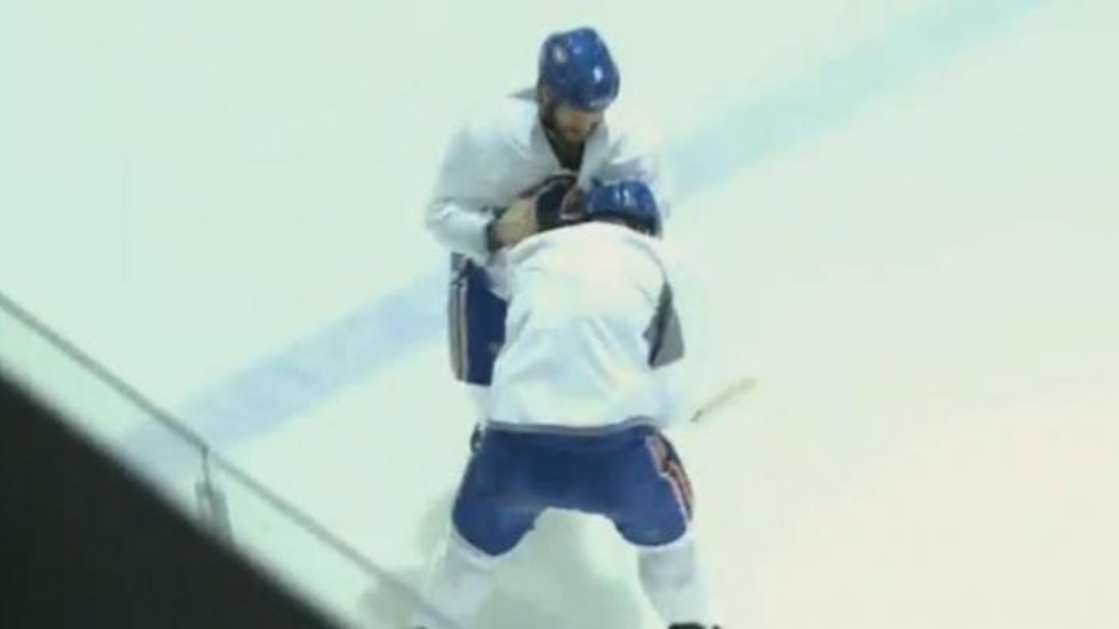 VIDÉO: Brandon Prust donne des cours de boxe à Alex Galchenyuk!