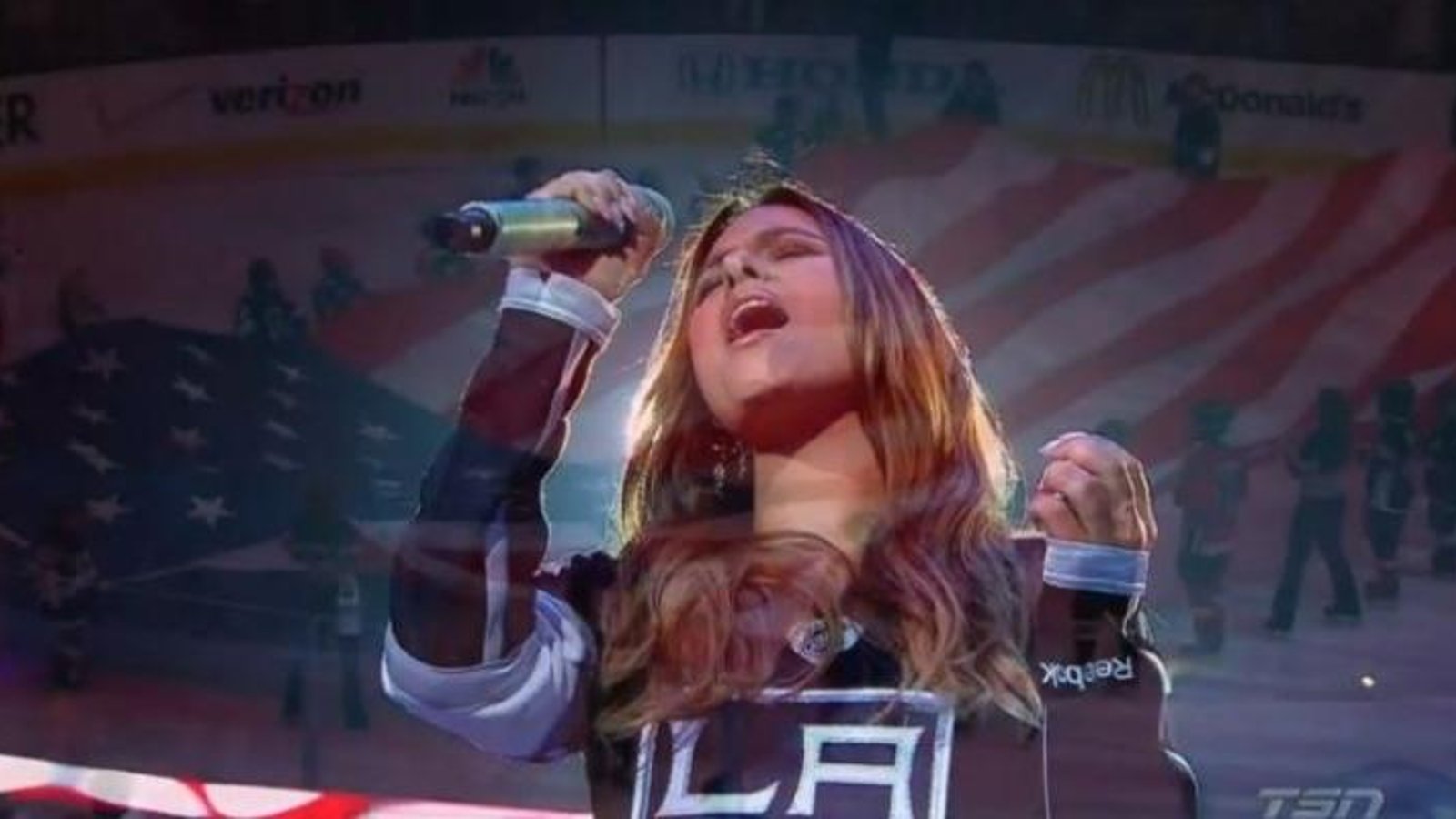 VIDÉO: L'avant-match hollywoodien du match Blackhawks vs. Kings 