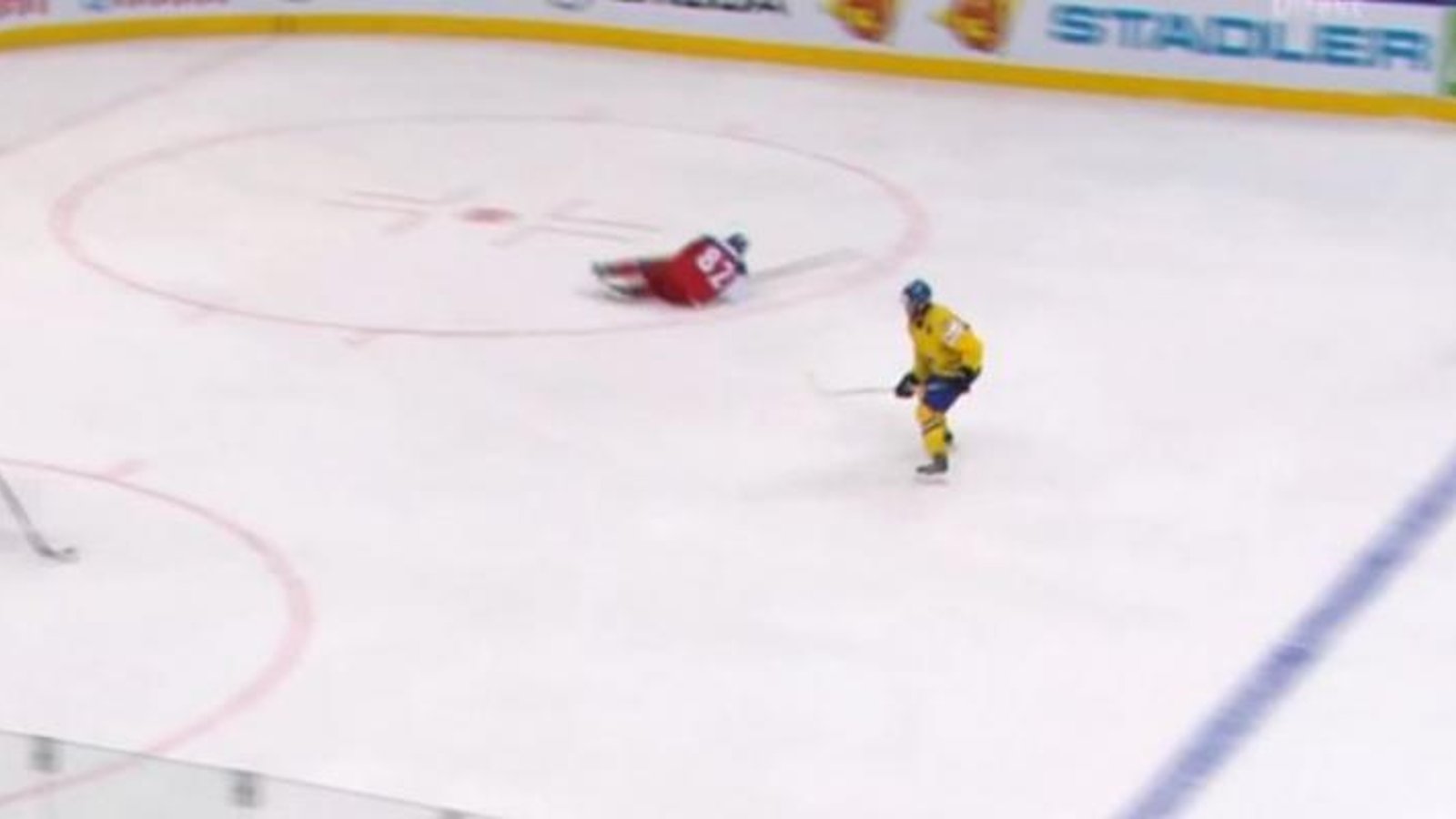 VIDÉO: Ce qu'il ne faut pas faire quand on simule une blessure...