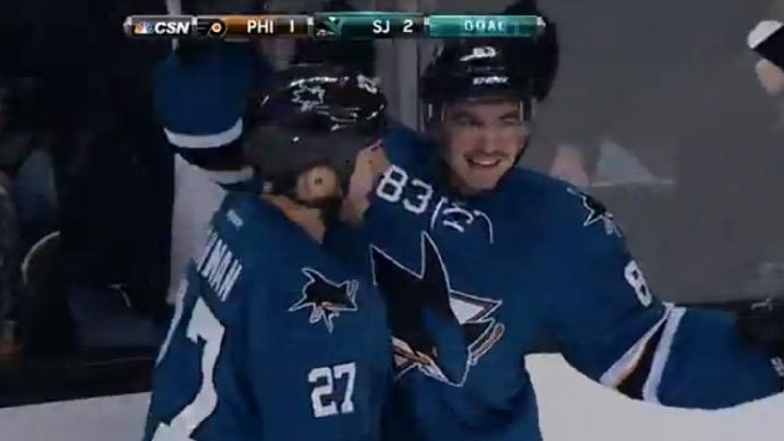 Matt Nieto marque sur une passe incroyable de Brent Burns!