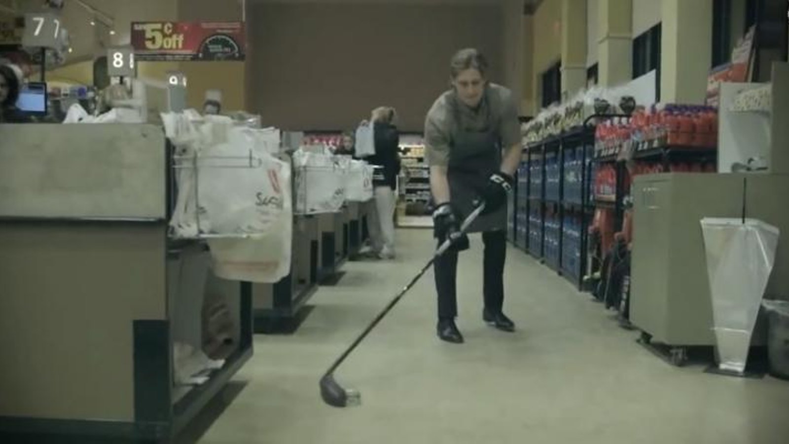 Au tour de Nathan MacKinnon de devenir épicier!