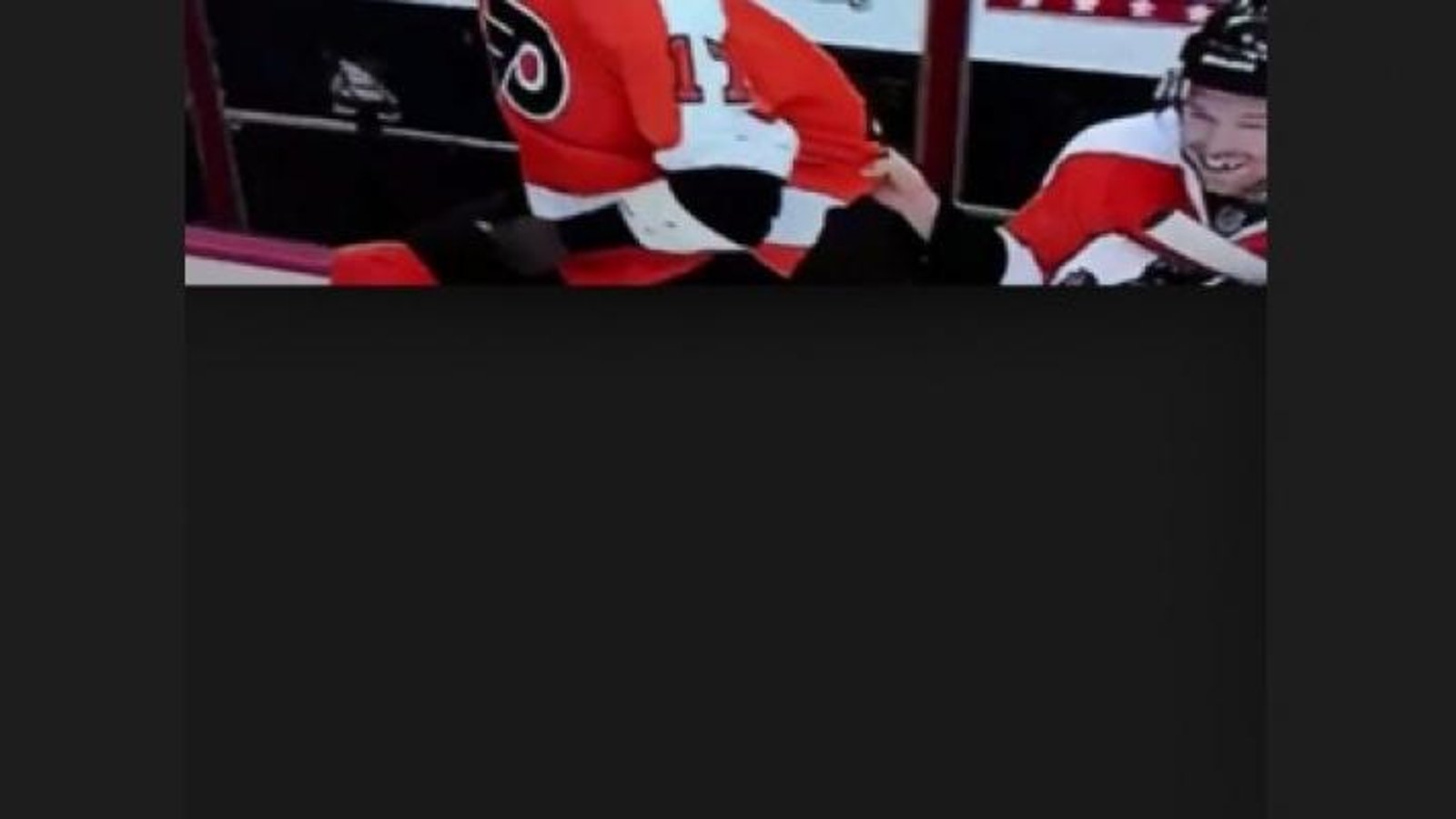 Claude Giroux makes fun of Wayne Simmonds!
