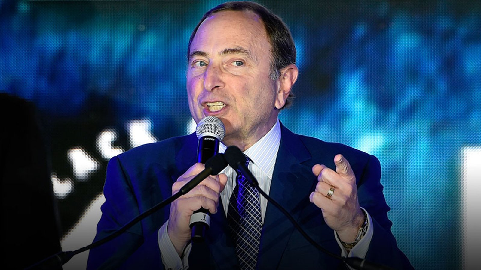 Report: Potential NHL owner spotted at City Hall meeting 