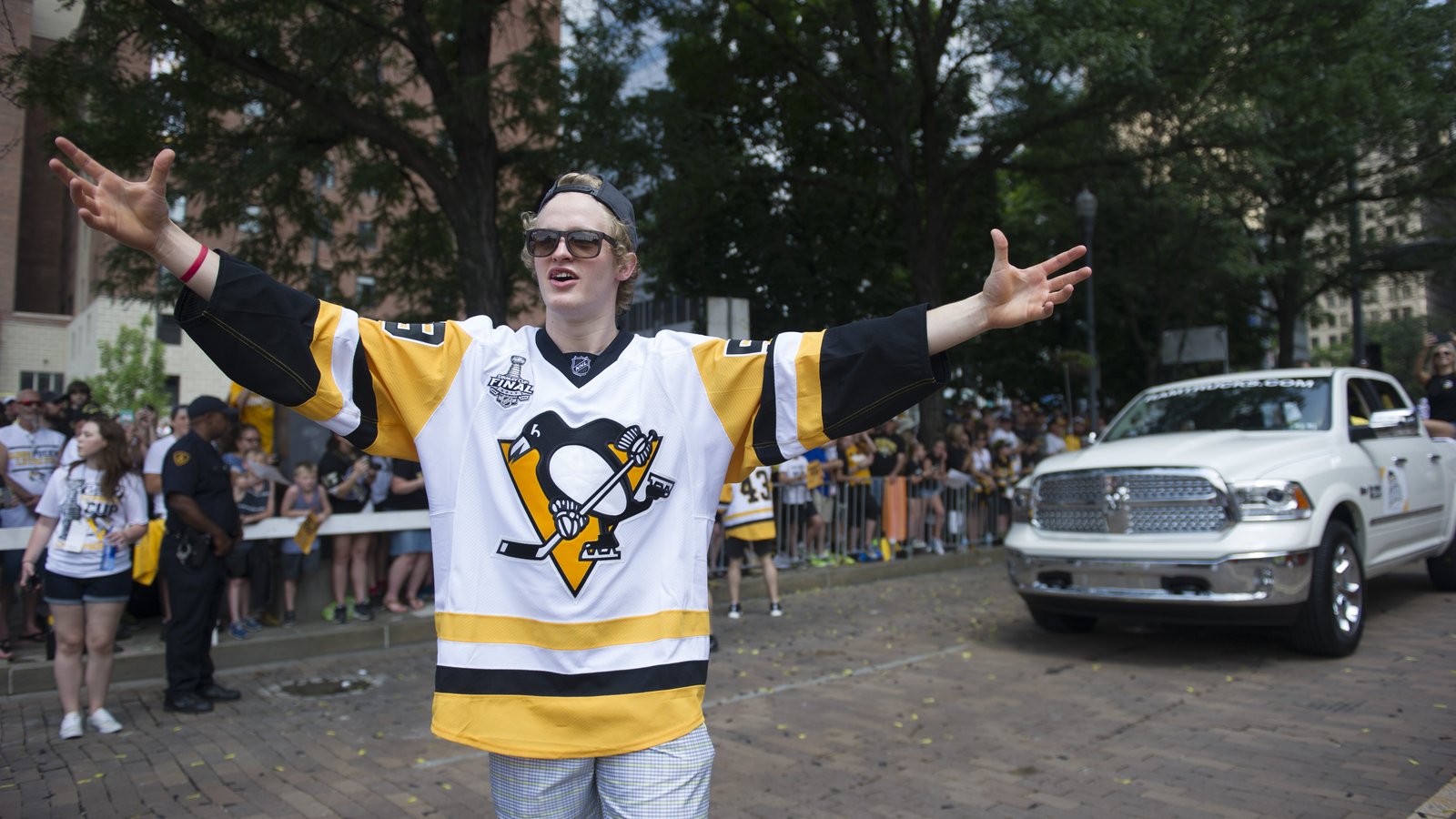 Can Jake Guentzel get 75 points this season?