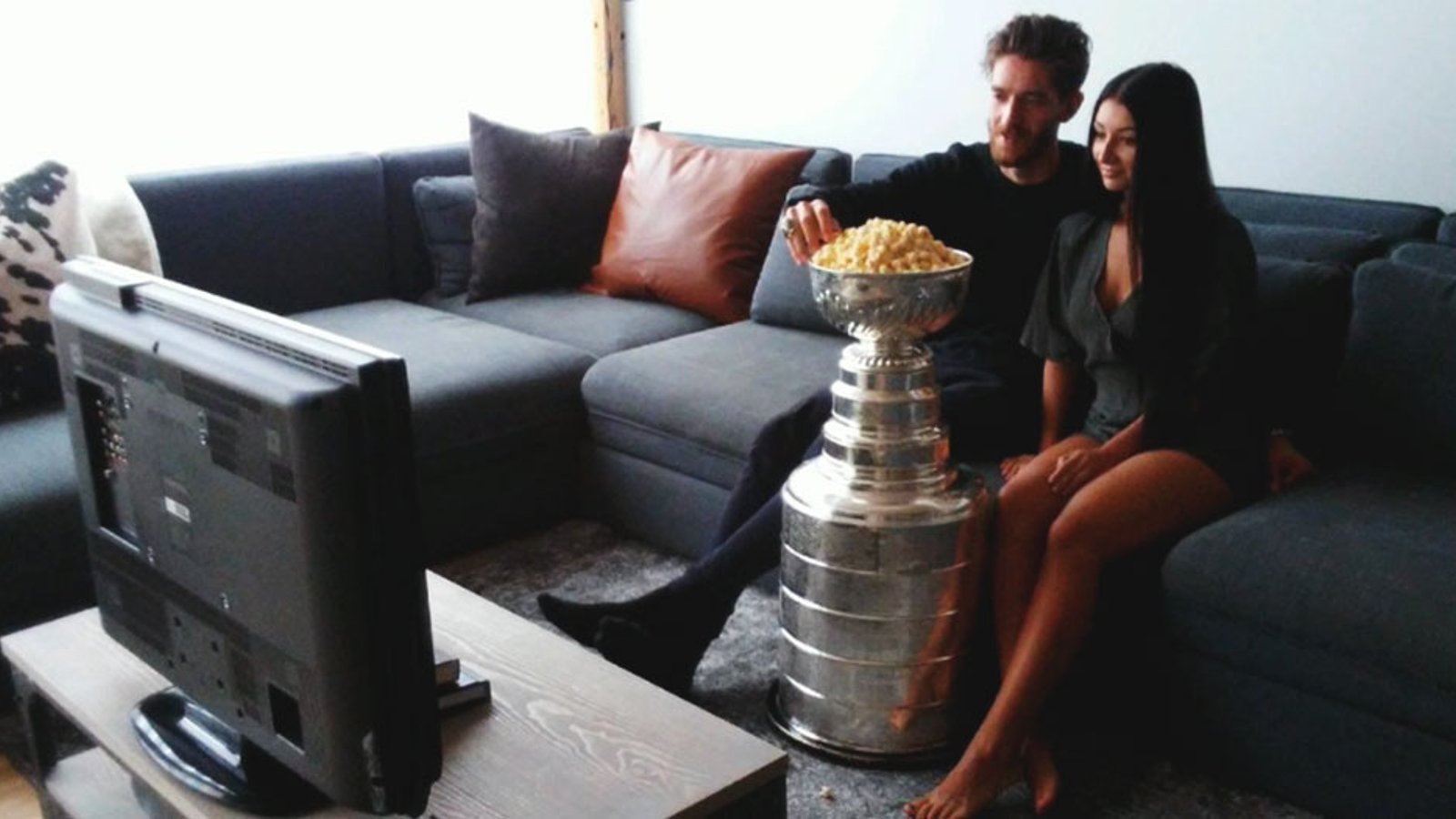 Must See: Pens’ Murray kicks back with the Cup