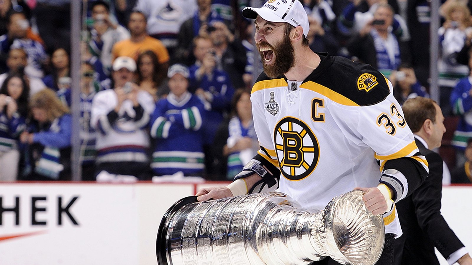 Report: Bruins open contract talks with Chara