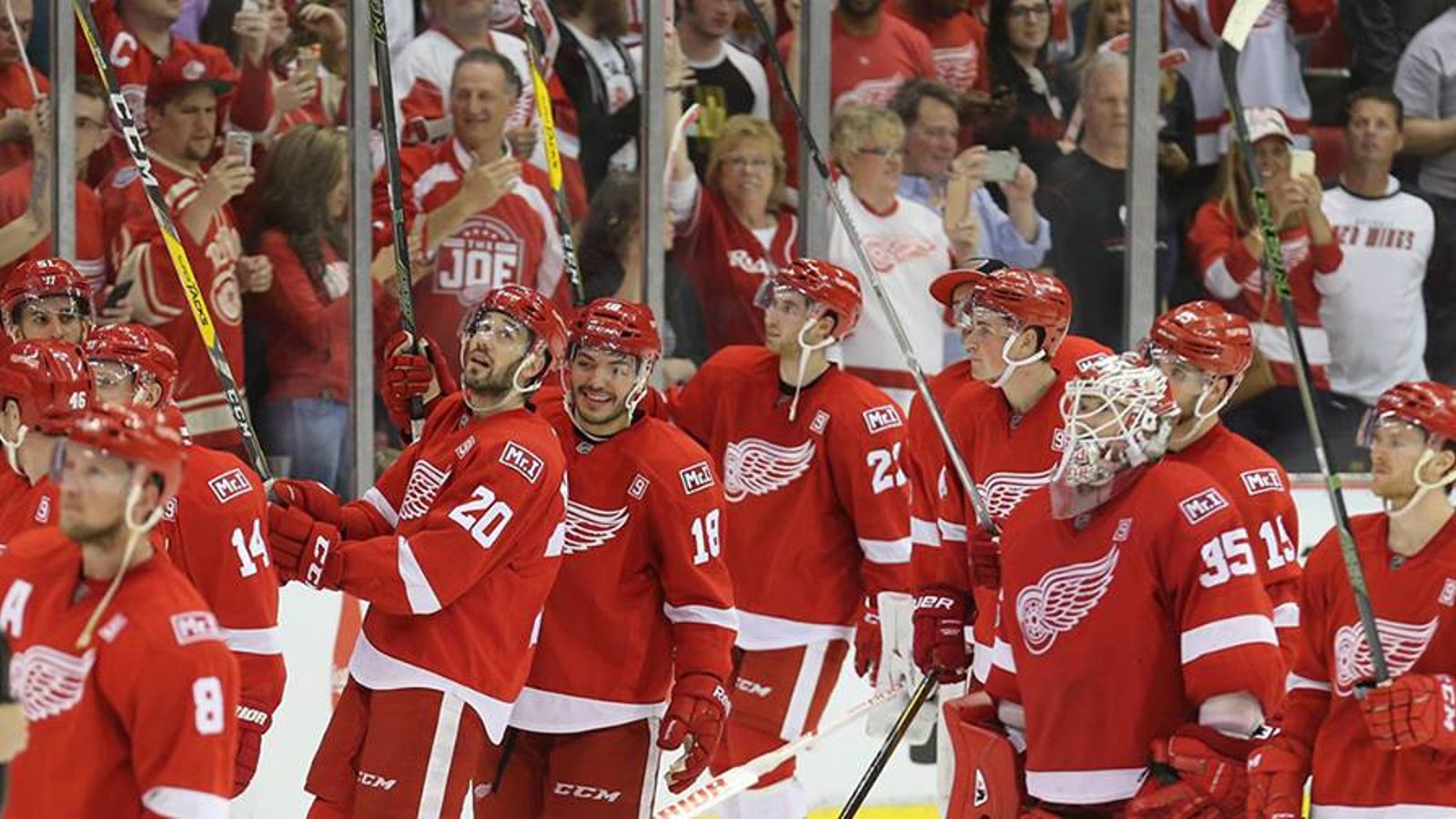 BREAKING: Wings ink veteran forward to contract
