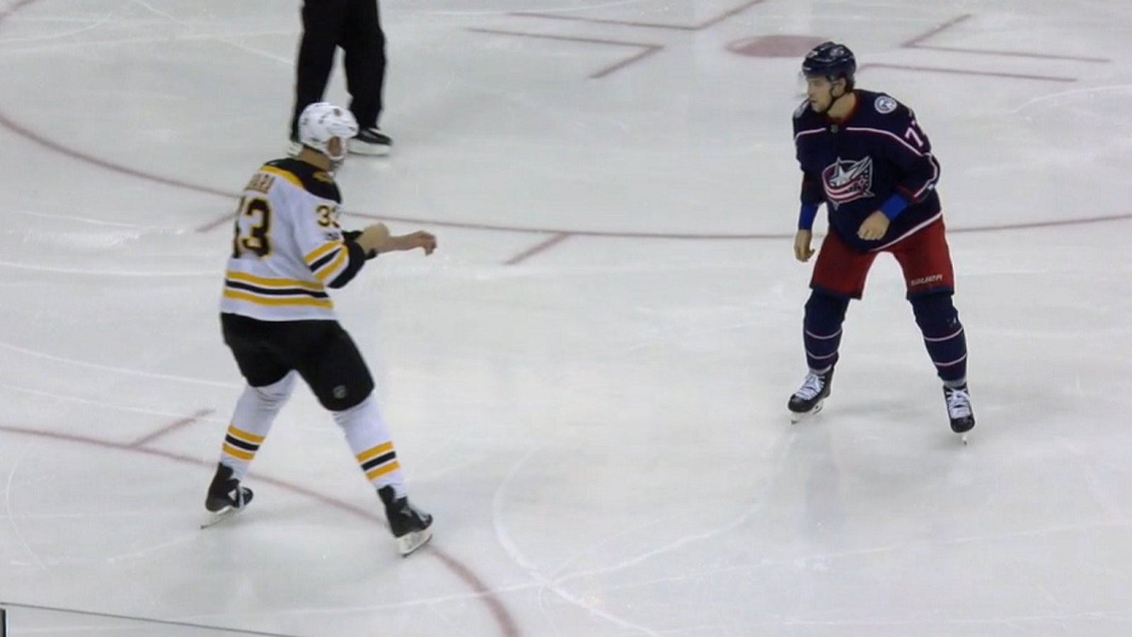 Josh Anderson takes on Bruins giant Zdeno Chara!