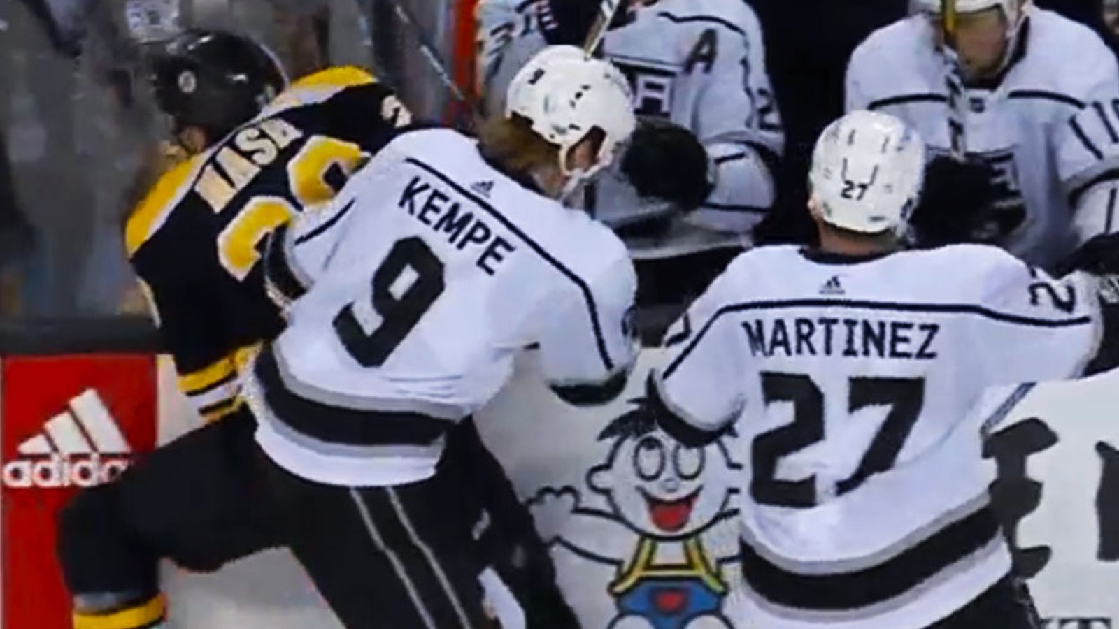 Kempe unleashes vicious hit to the head, no penalty issued