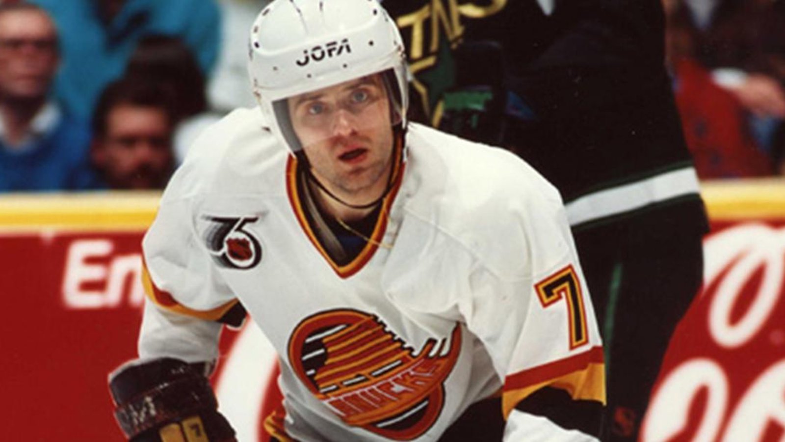 Breaking: Canucks legend Ronning signs in China!