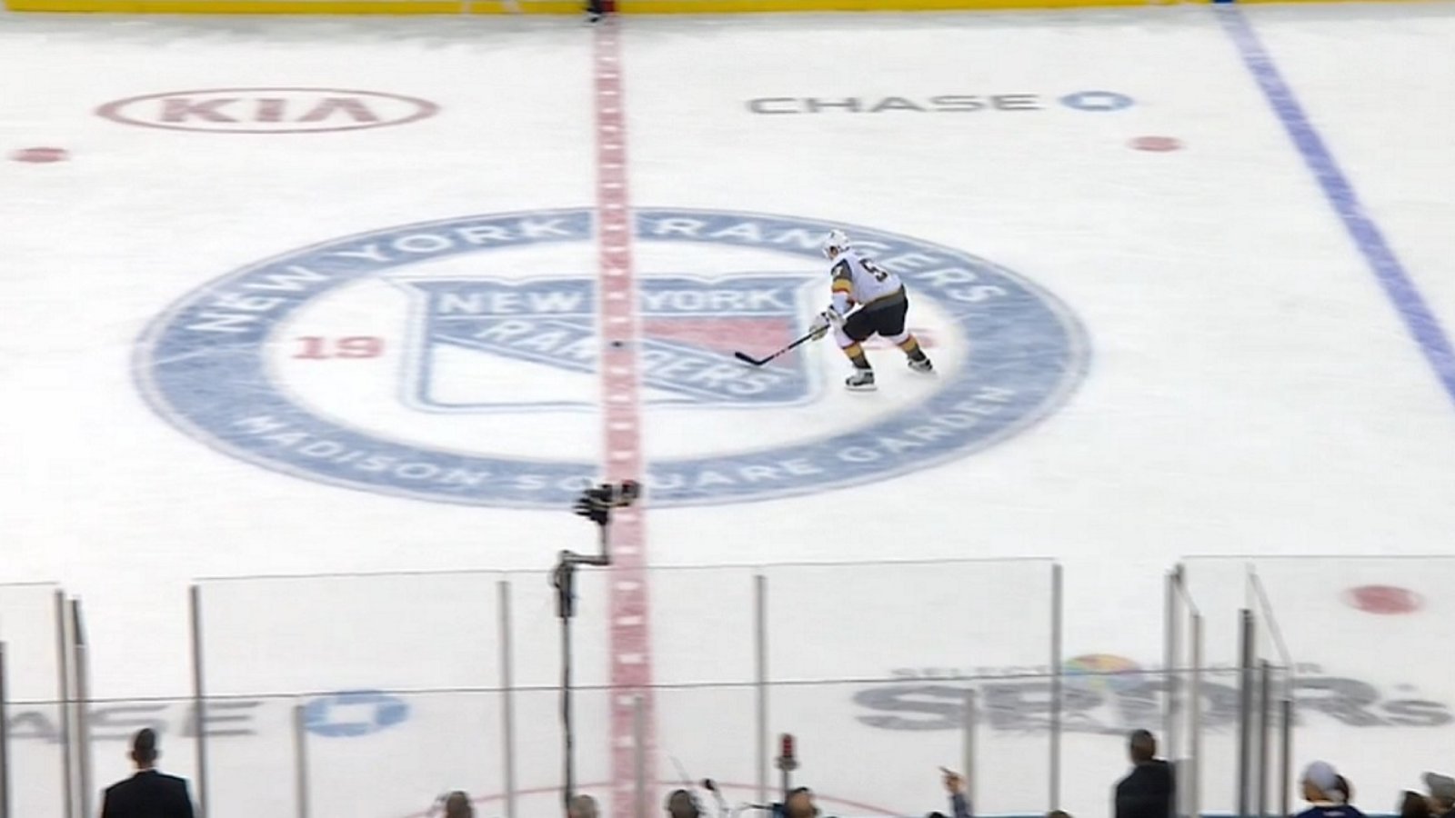 David Perron takes the first penalty shot in Golden Knights history. 
