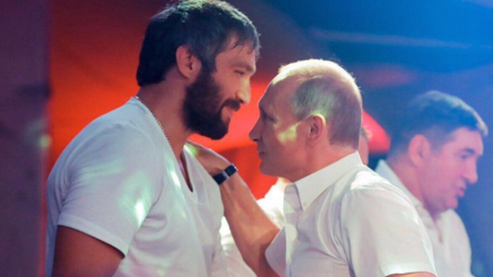 Breaking: Ovechkin pledges allegiance to Putin with bizarre social movement