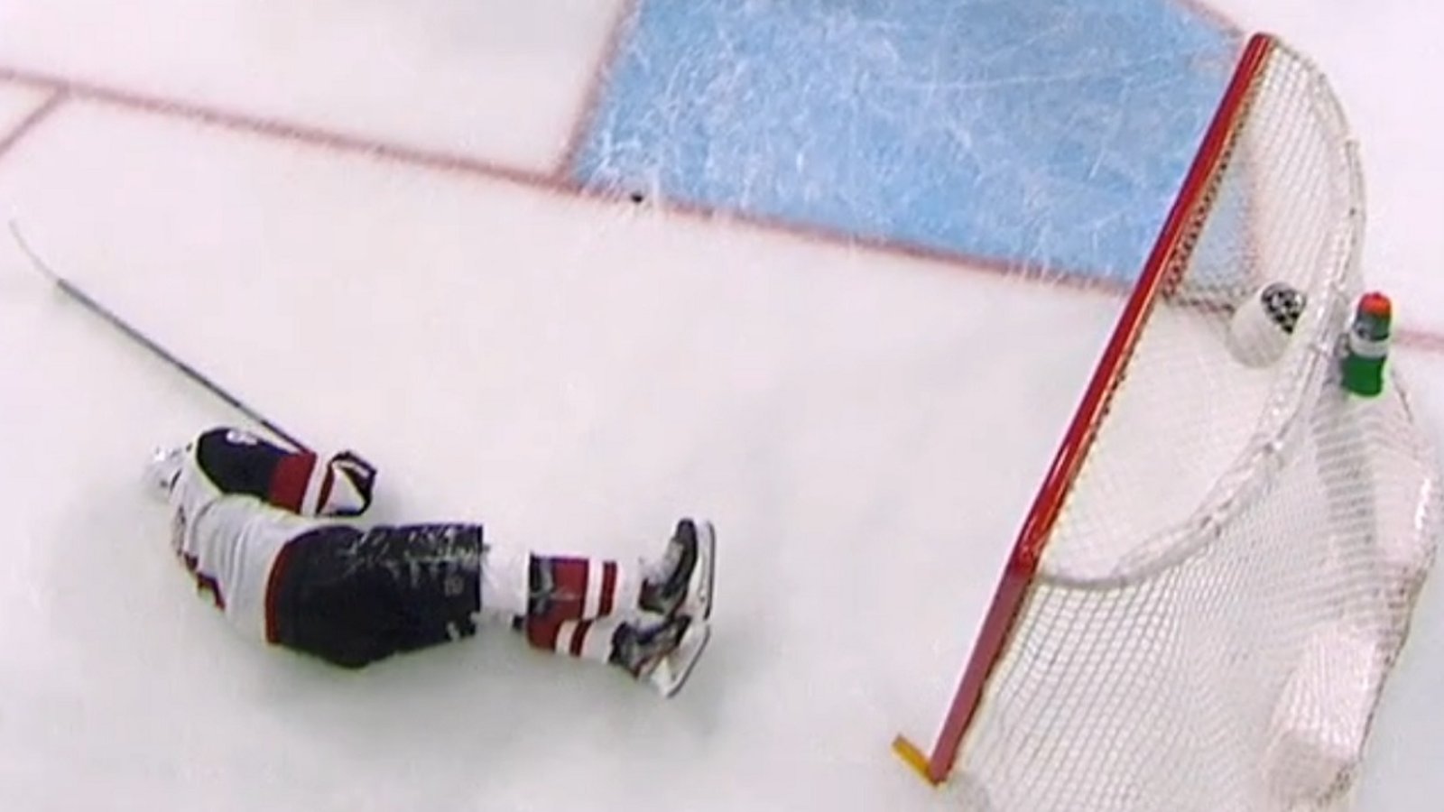 Clayton Keller dislodges the net from its moorings using nothing but his groin.