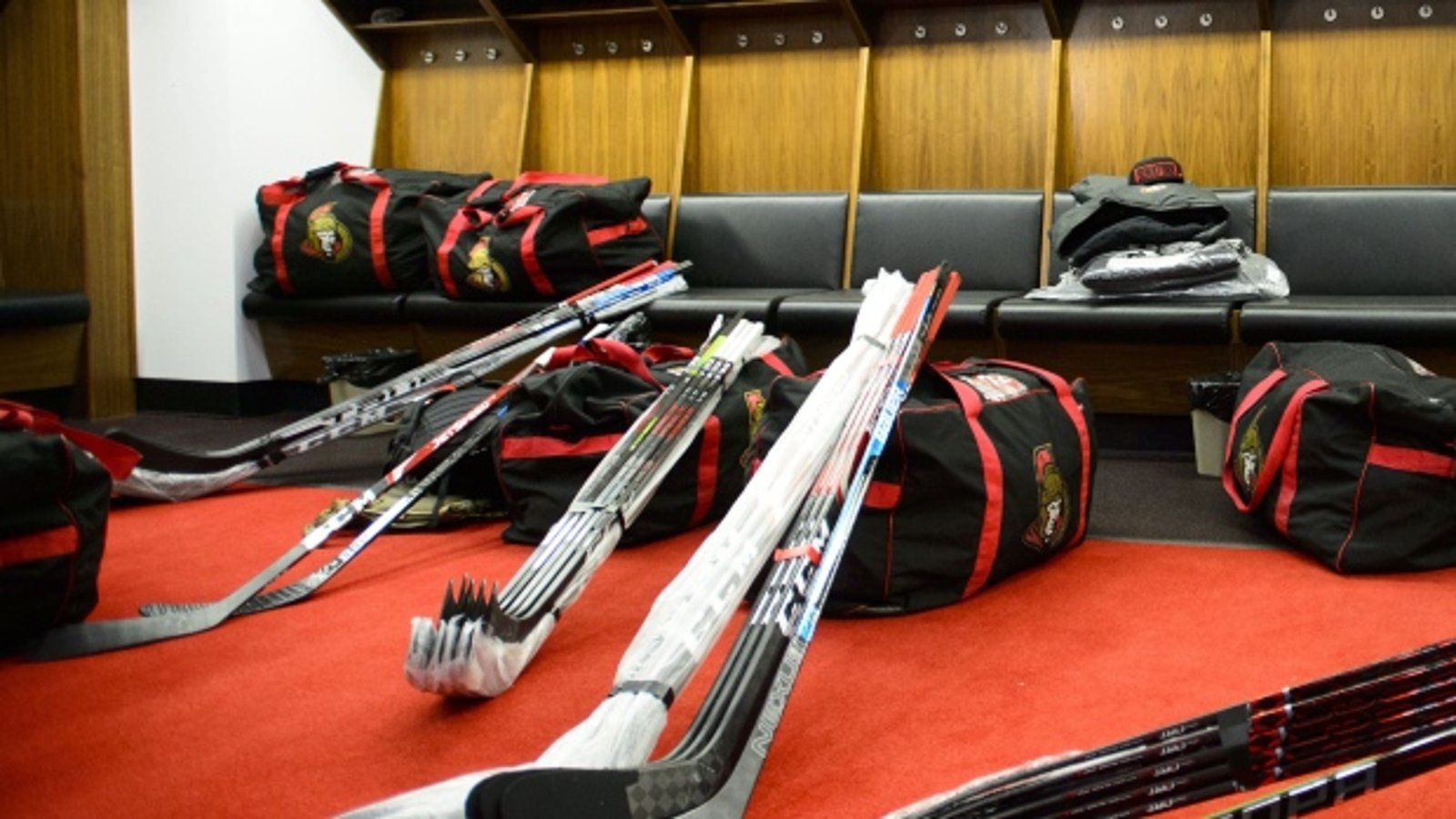 Sens player with coronavirus is the one refusing to reveal his identity! 