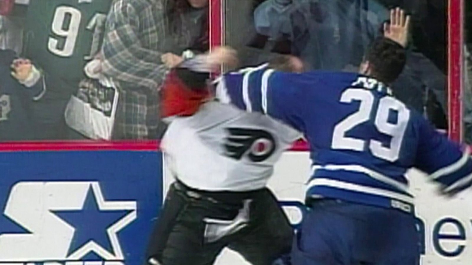Throwback: Potvin beats the wheels off Hextall in the greatest goalie scrap of all time