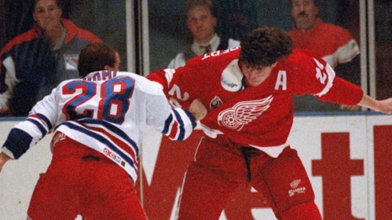 Throwback: Bob Probert knocks out Tie Domi!