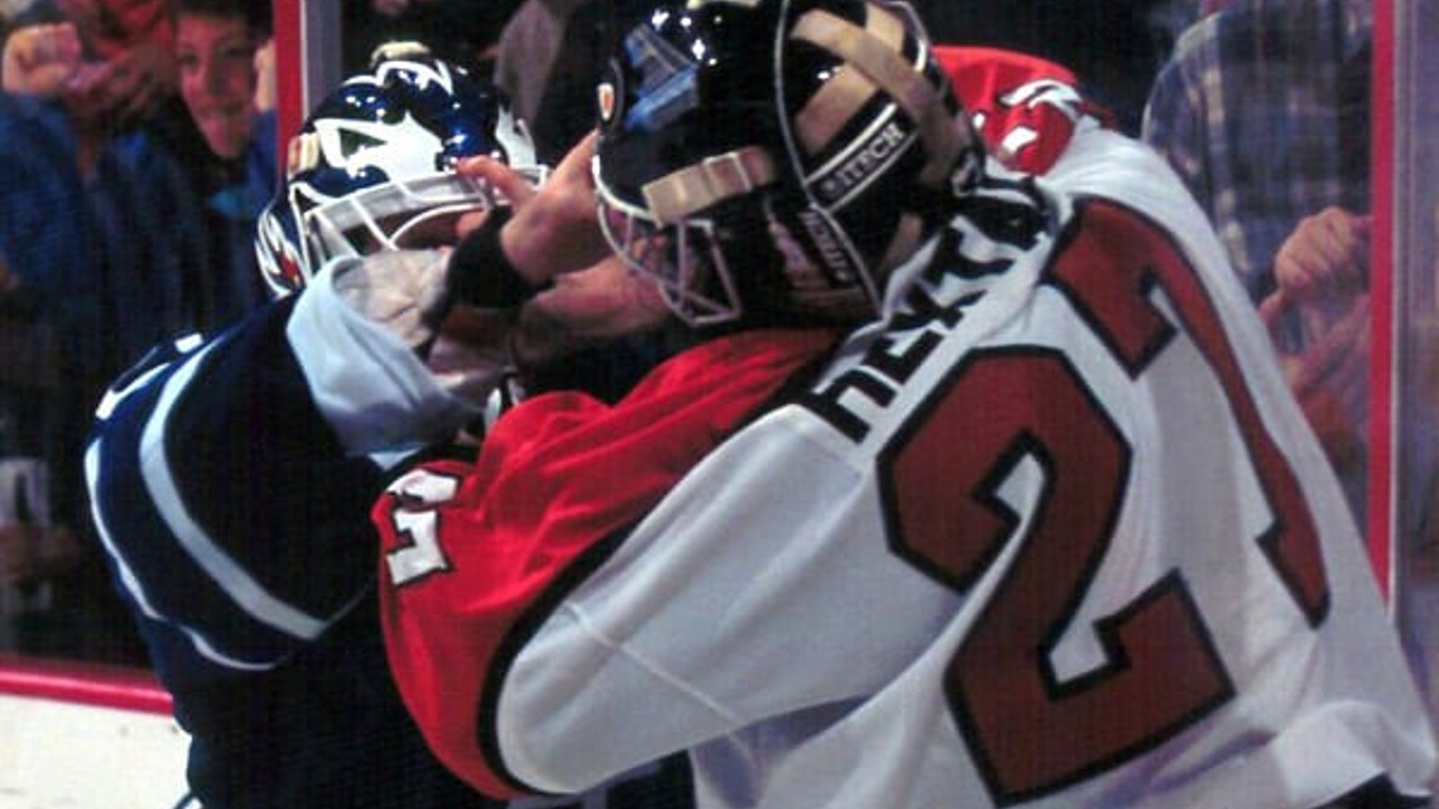 Throwback: NHL legends Ron Hextall and Felix Potvin go toe to toe.