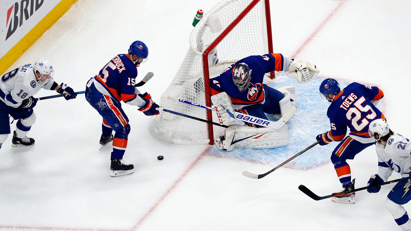 Islanders &amp; Lightning combine for 3 goals in 27 seconds in Game 4.