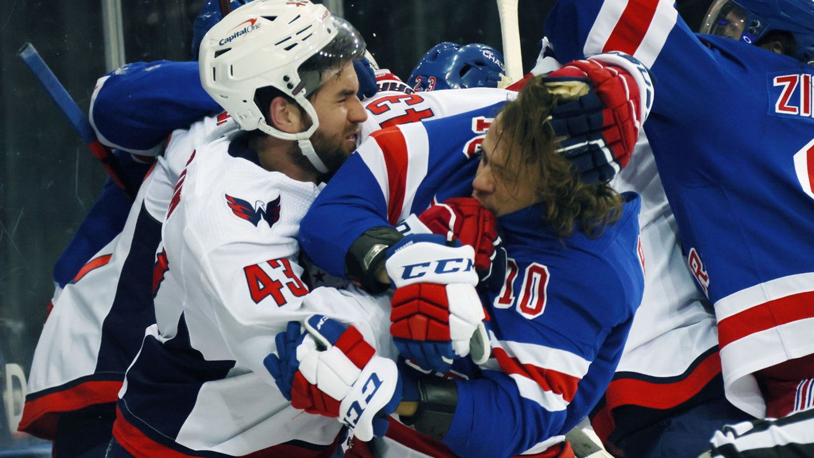 Tom Wilson reaches out to Artemi Panarin after injuring him 
