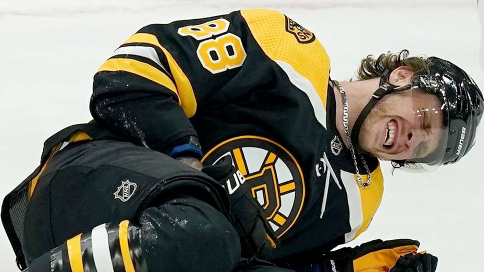 Pastrnak takes a dive and Jack Edwards goes absolutely nuclear