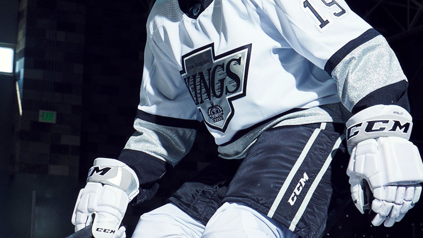 Kings introduce new uniforms featuring white gloves, chrome helmets and vintage logo