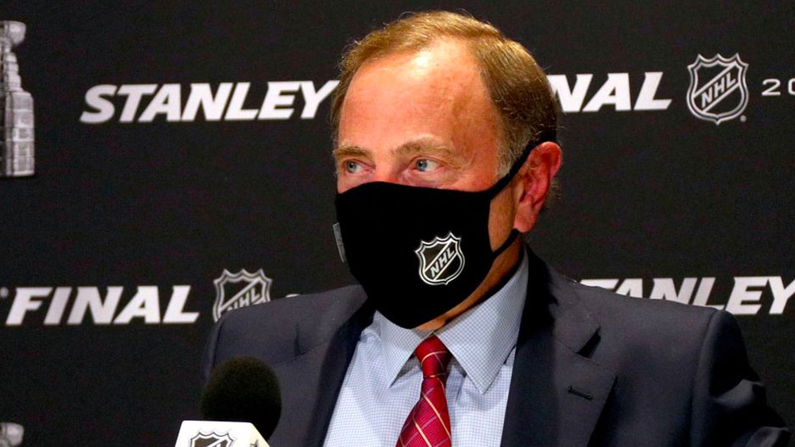 Bettman reveals that four NHLers have chosen to go unvaccinated