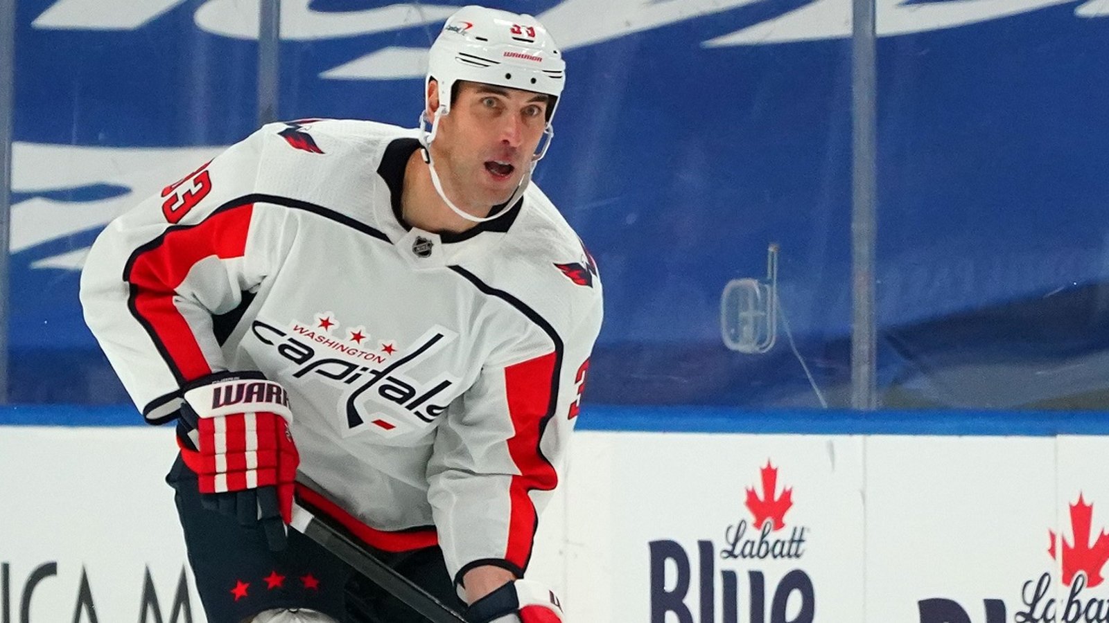 Islanders finally sign Zdeno Chara and Zach Parise to new contracts.
