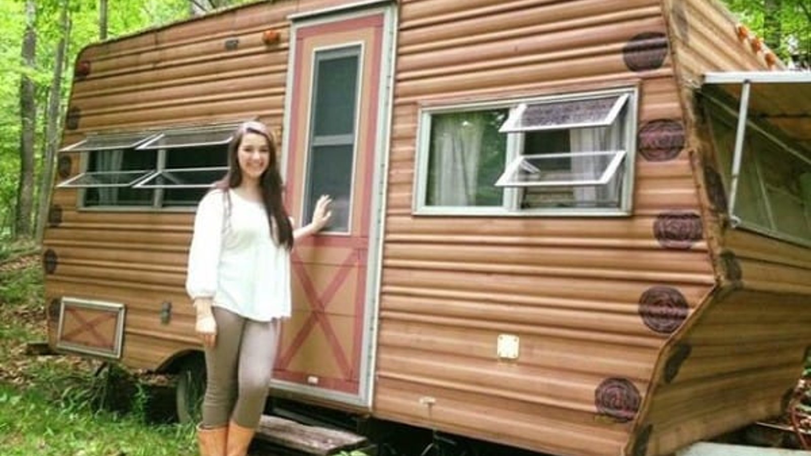 Admirez comment cette jeune fille de 14 ans a complètement transformé l’intérieur de cette vieille roulotte.