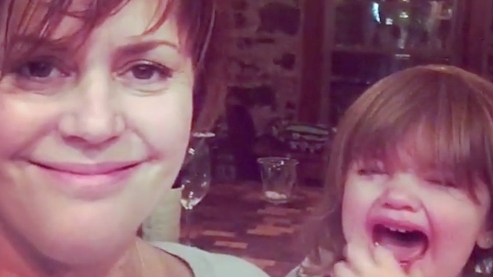 Patricia Paquin dans une vidéo avec sa fille pour montrer la réalité d'une mère! 