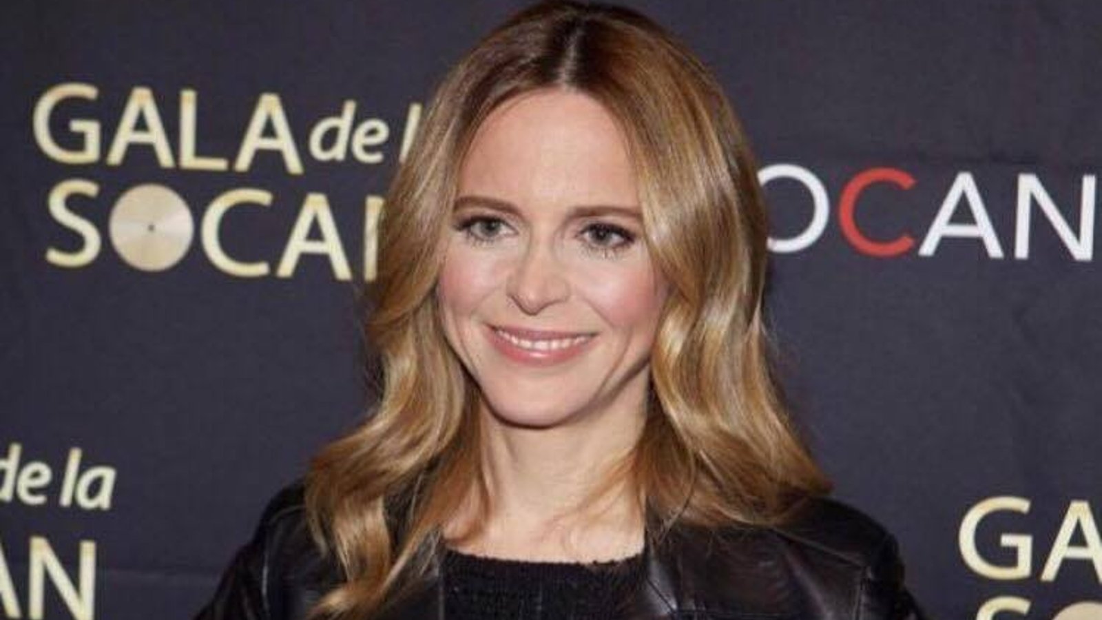 Julie Snyder se vide le coeur sur Facebook