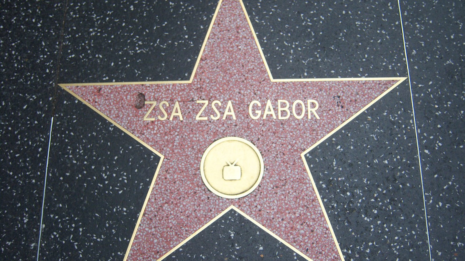 2016 emporte une autre légende du showbiz...