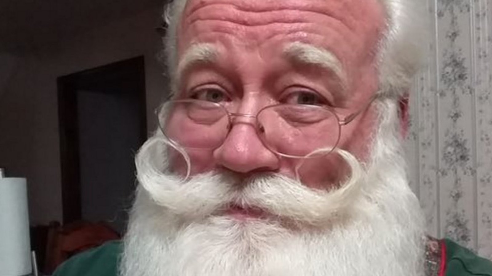 Un garçon malade meurt dans les bras du père Noël