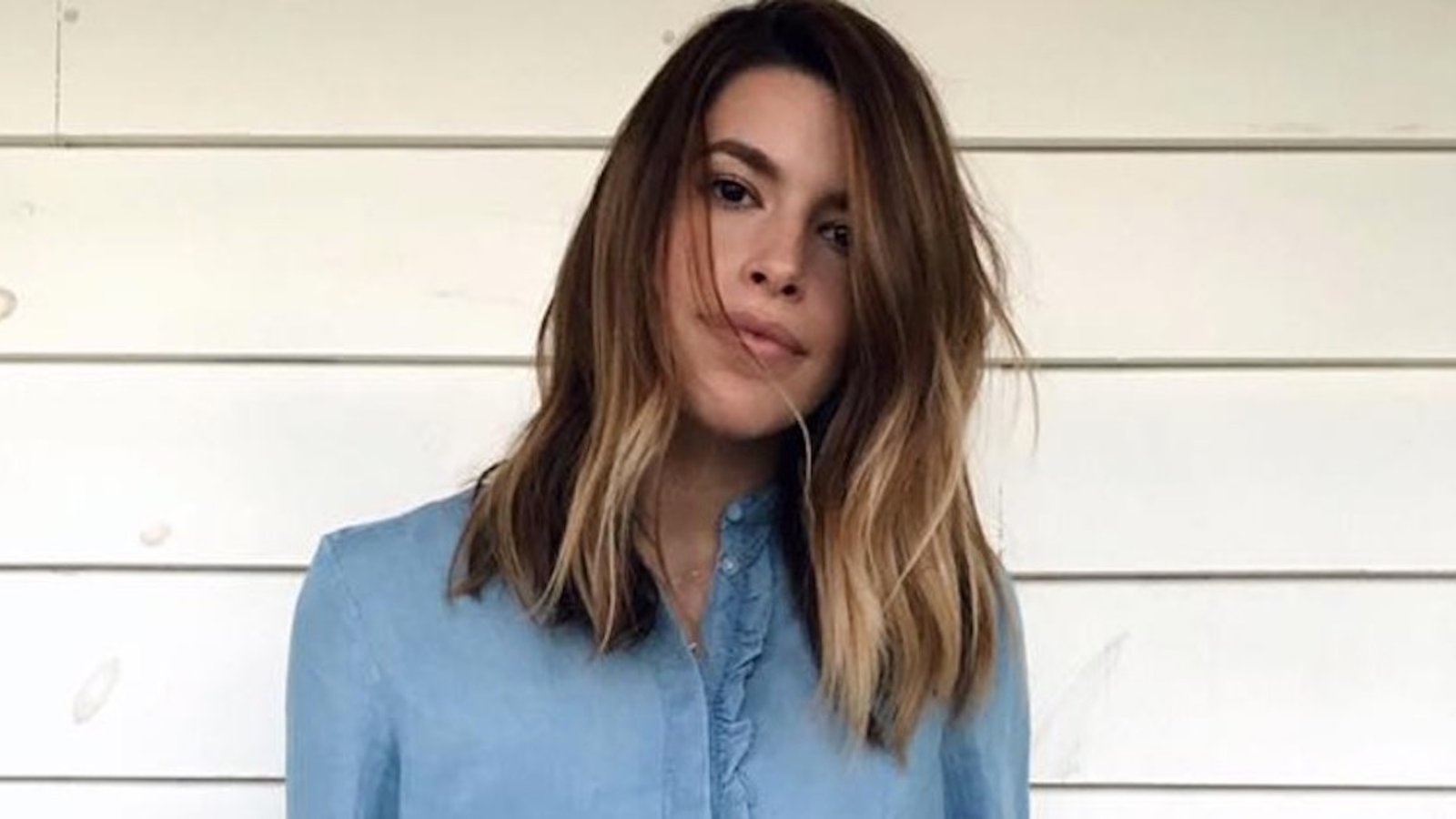 Marilou fait une folle d'elle avec un cadeau de Noël