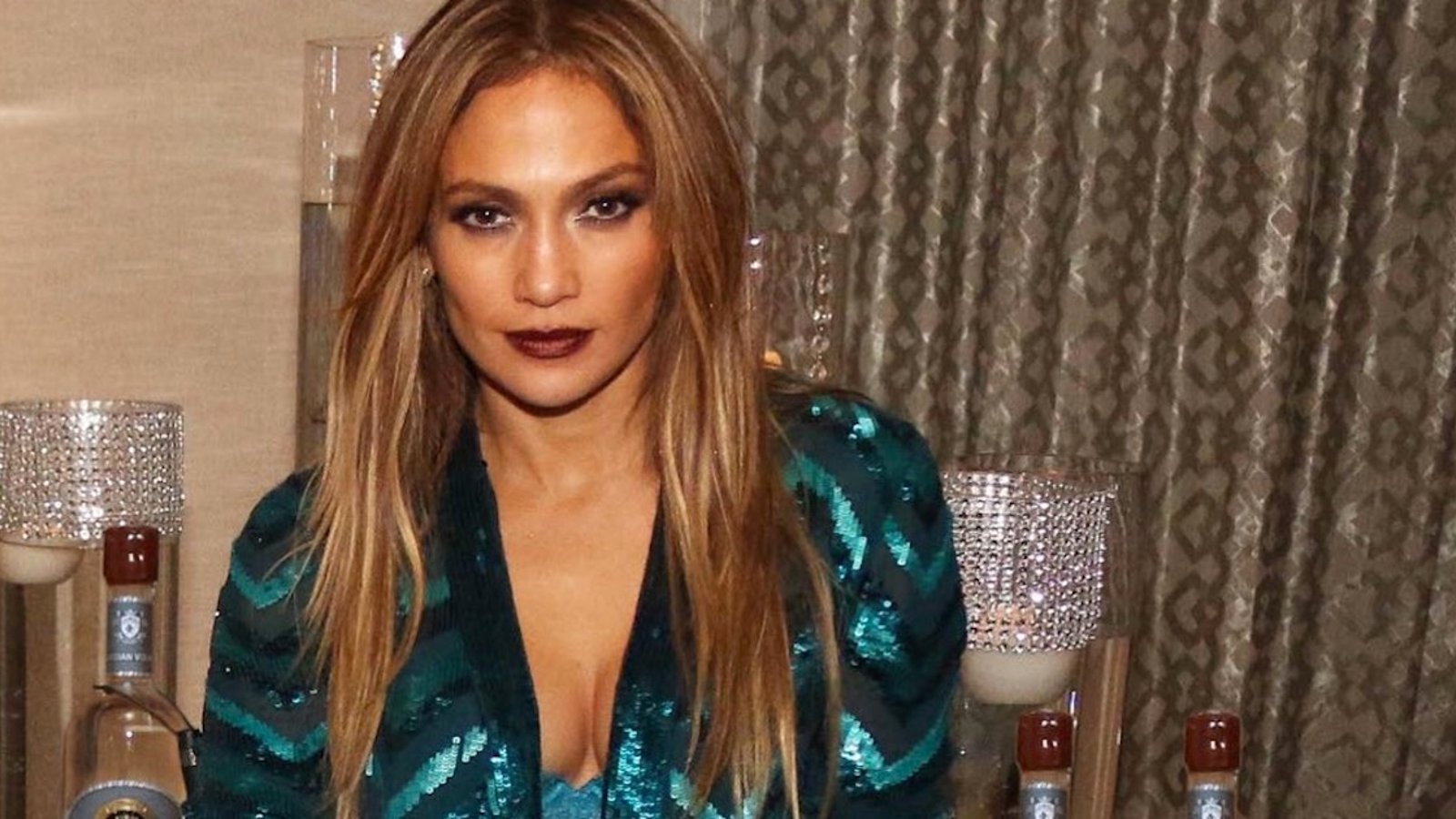 Jennifer Lopez est officiellement en couple avec un chanteur du coin! 