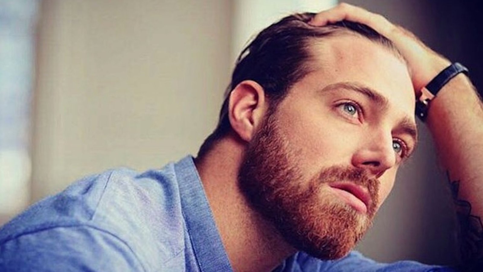 Jonathan Roy nous présente sa blonde... Elle est à couper le souffle! 