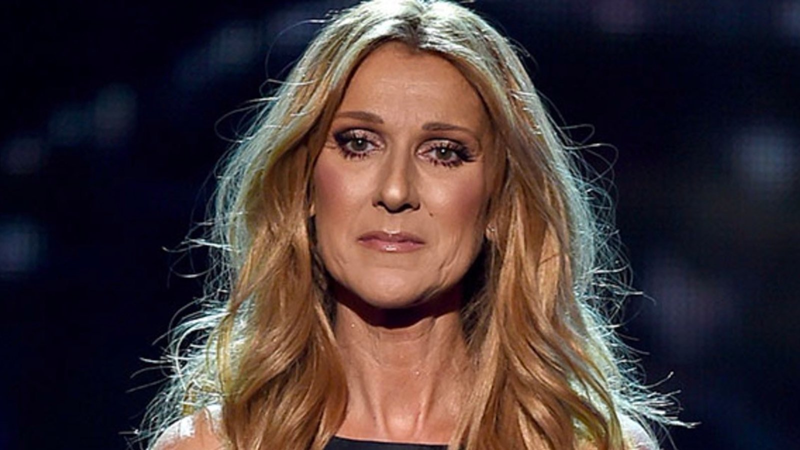 La nouvelle robe de Céline Dion vole la vedette... Pour les mauvaises raisons! 