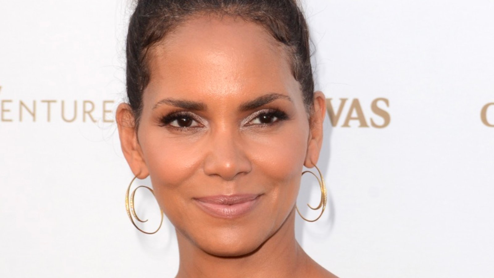 Halle Berry est en couple... Avec un homme beaucoup plus jeune! 