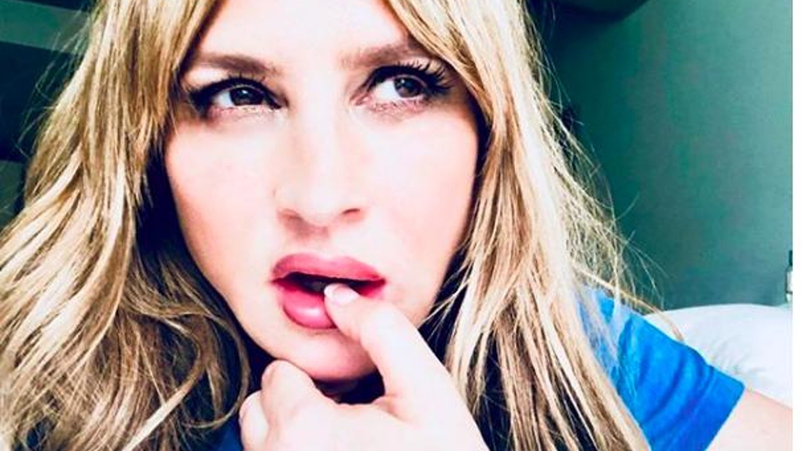 Anne-Marie Losique récidive avec une nouvelle photo très sexy