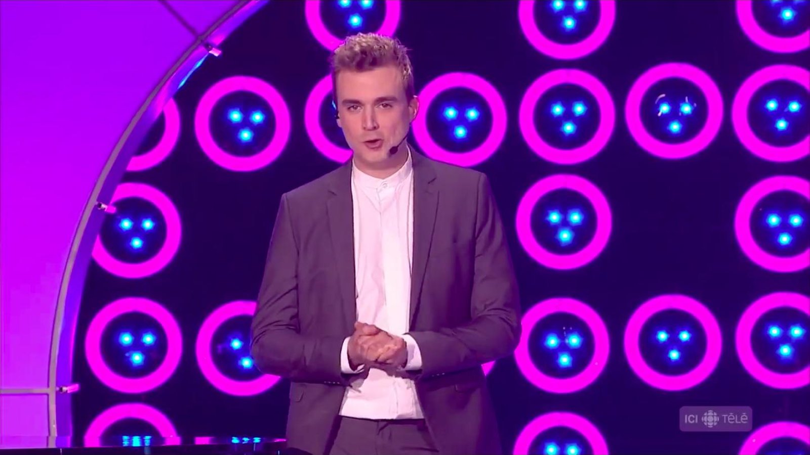 L'humoriste Arnaud Soly nous offre le meilleur moment du Gala les Olivier...et de loin!