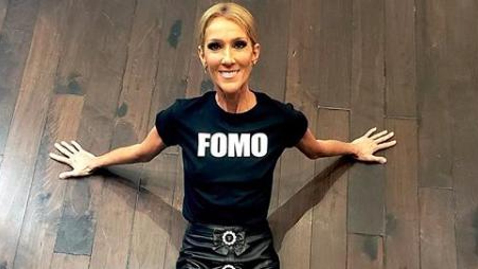 Céline Dion présente sa toute nouvelle coupe de cheveux lors de la semaine de la mode à Paris