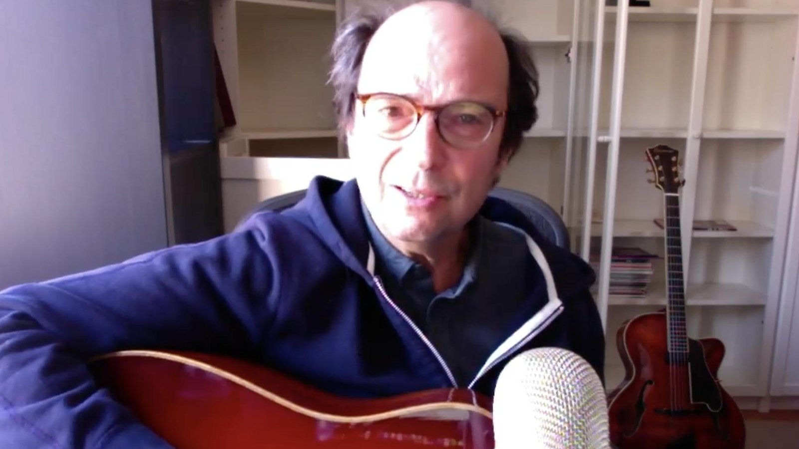 Michel Rivard profite de son confinement pour composer une chanson qui devient complètement virale