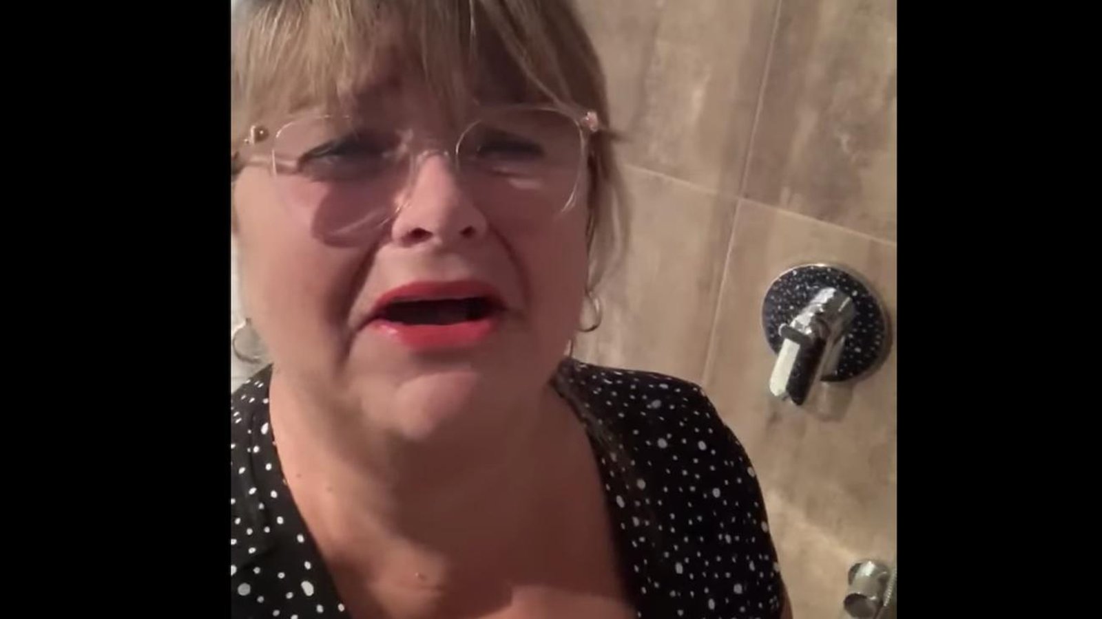 Lise Dion fait une chanson sur la crise en imitant Ginette Reno et c'est tout simplement parfait